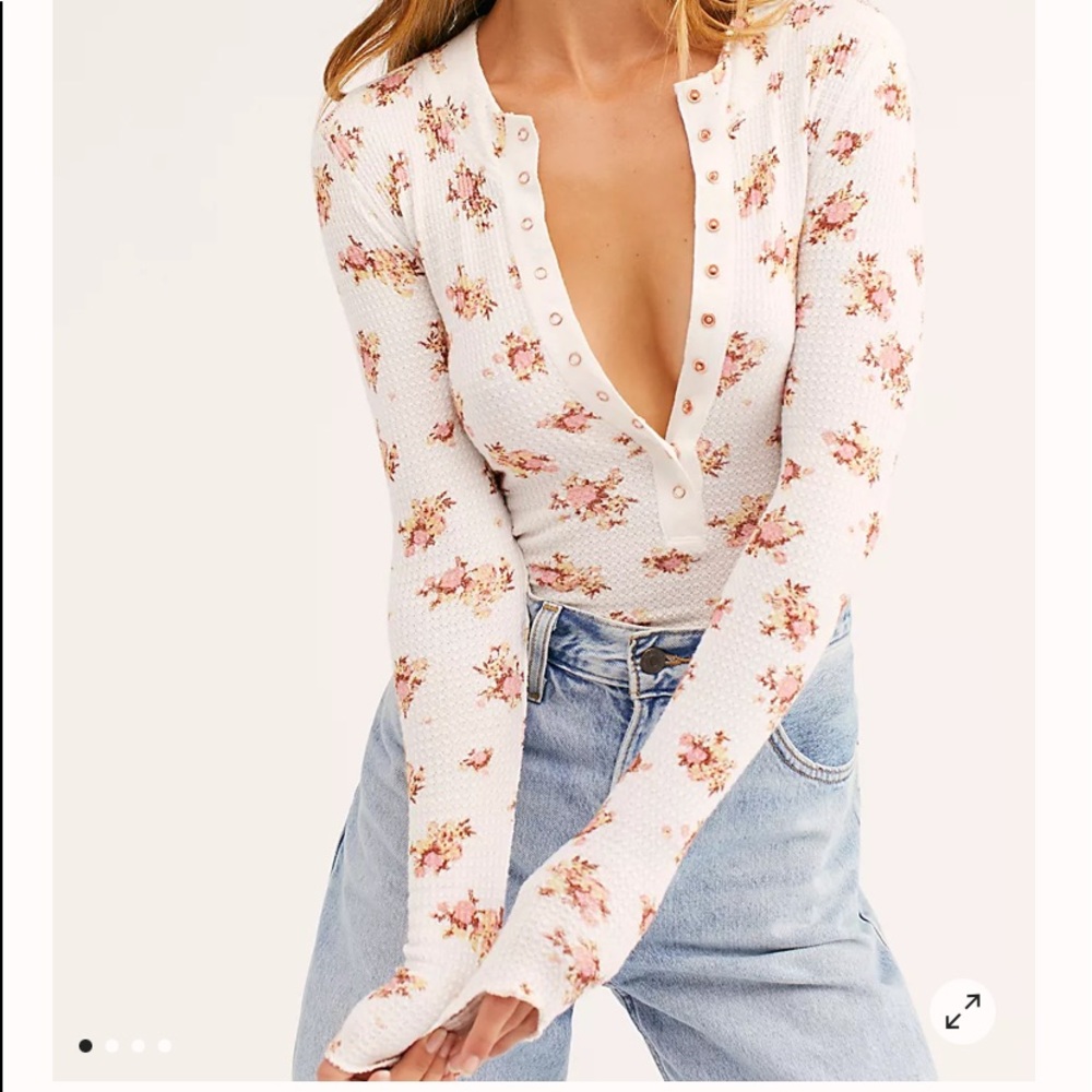 Free People - One of the Girls Printed Henley 🌸🌾